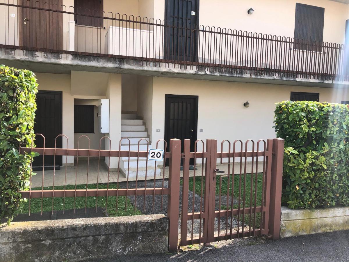 Appartamento Con Piscina A Lazise Bagian luar foto